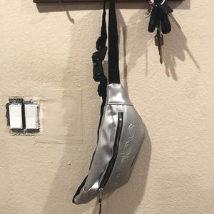 Bebé Silver Fanny Pack